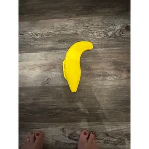 Tupperware‎ banana holder